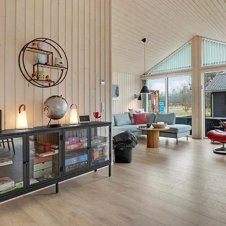 3 Bedroom Beautiful In Aakirkeby Prázdninový dům Vester Somarken