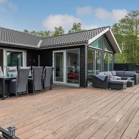 3 Bedroom Beautiful In Aakirkeby * Vester Somarken