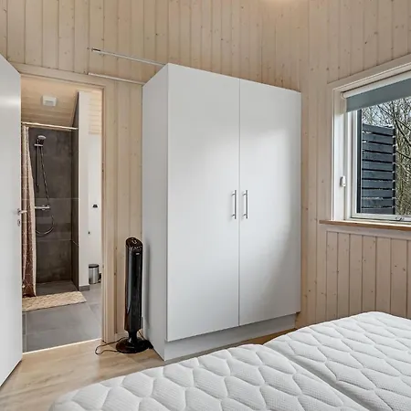 3 Bedroom Beautiful In Aakirkeby Vester Somarken