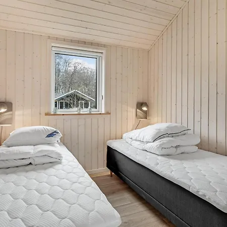3 Bedroom Beautiful In Aakirkeby * Vester Somarken