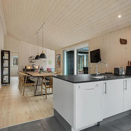 3 Bedroom Beautiful In Aakirkeby * Vester Somarken