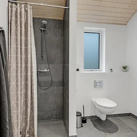 3 Bedroom Beautiful In Aakirkeby Vester Somarken