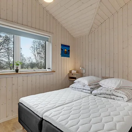 3 Bedroom Beautiful In Aakirkeby Vester Somarken